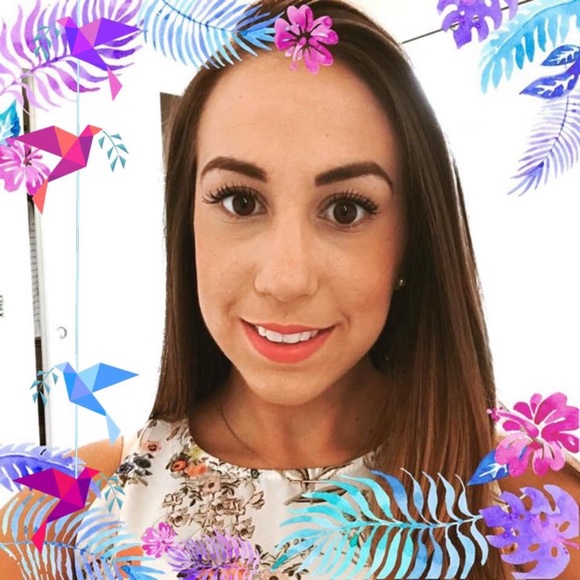 ππ΅Meet your Posher, Alaina - Picture 5 of 10